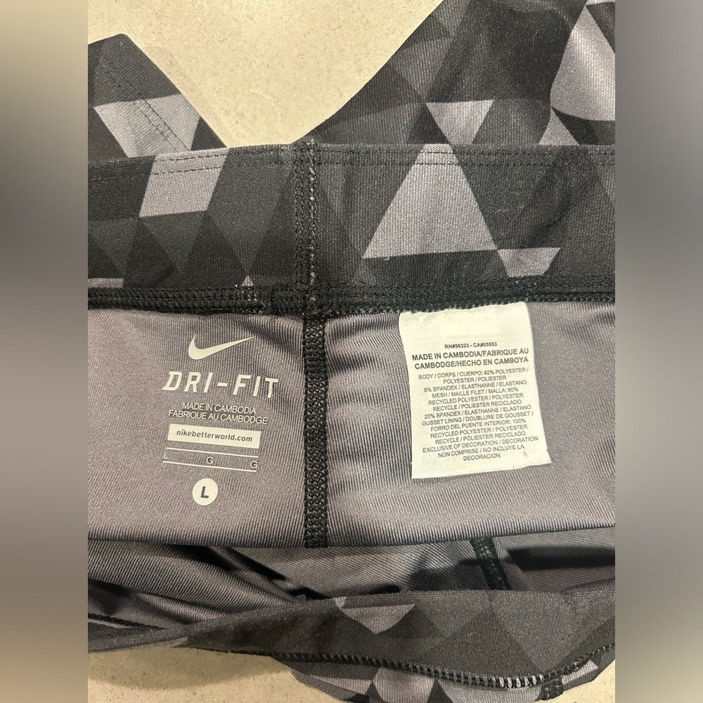 Nike Stretch Tight Shorts Womens Large Dri-Fit Black Grey Geometric Triangle - Picture 3 of 8